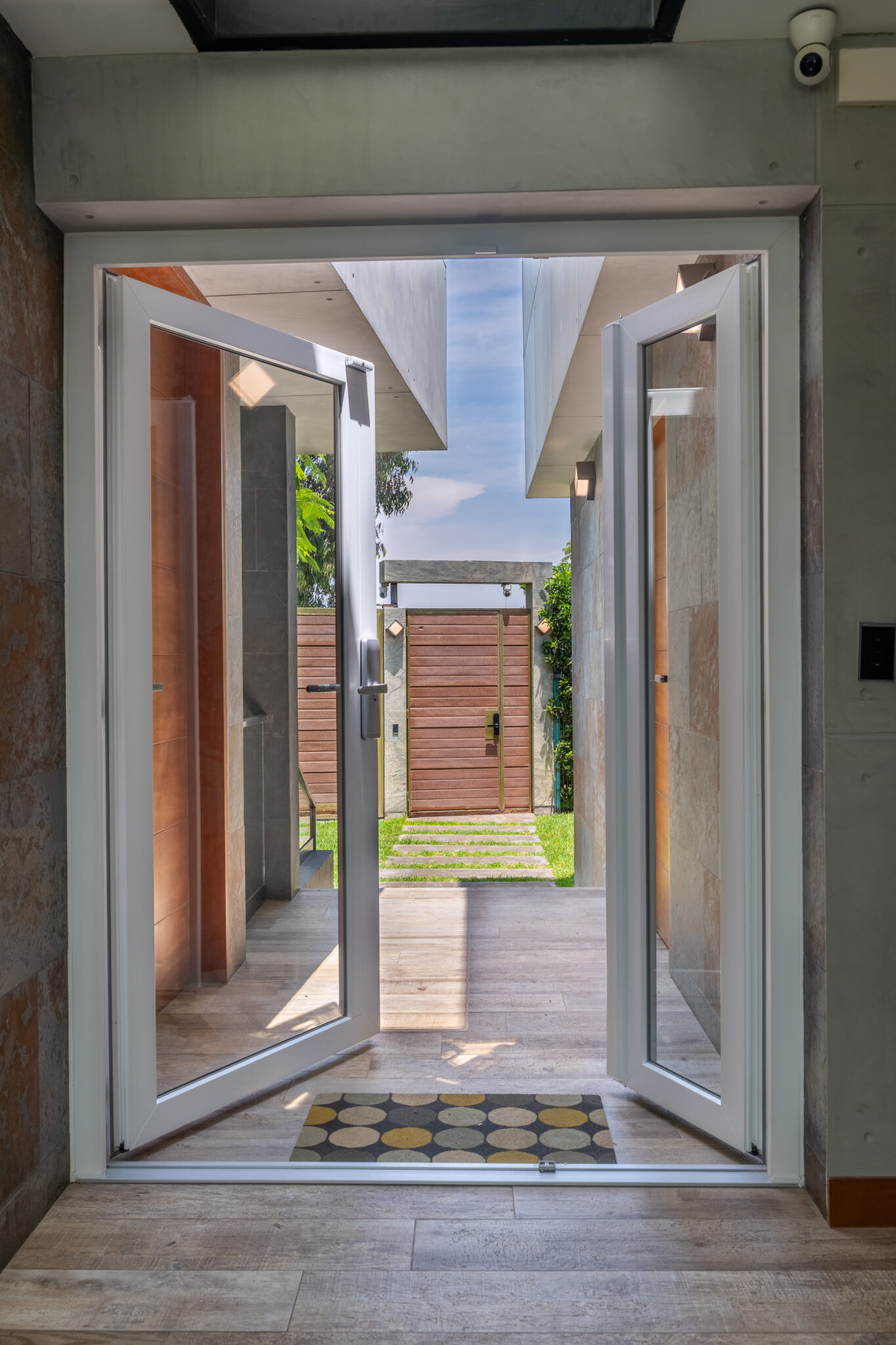 Puertas Batientes en PVC - Instalada en 2022