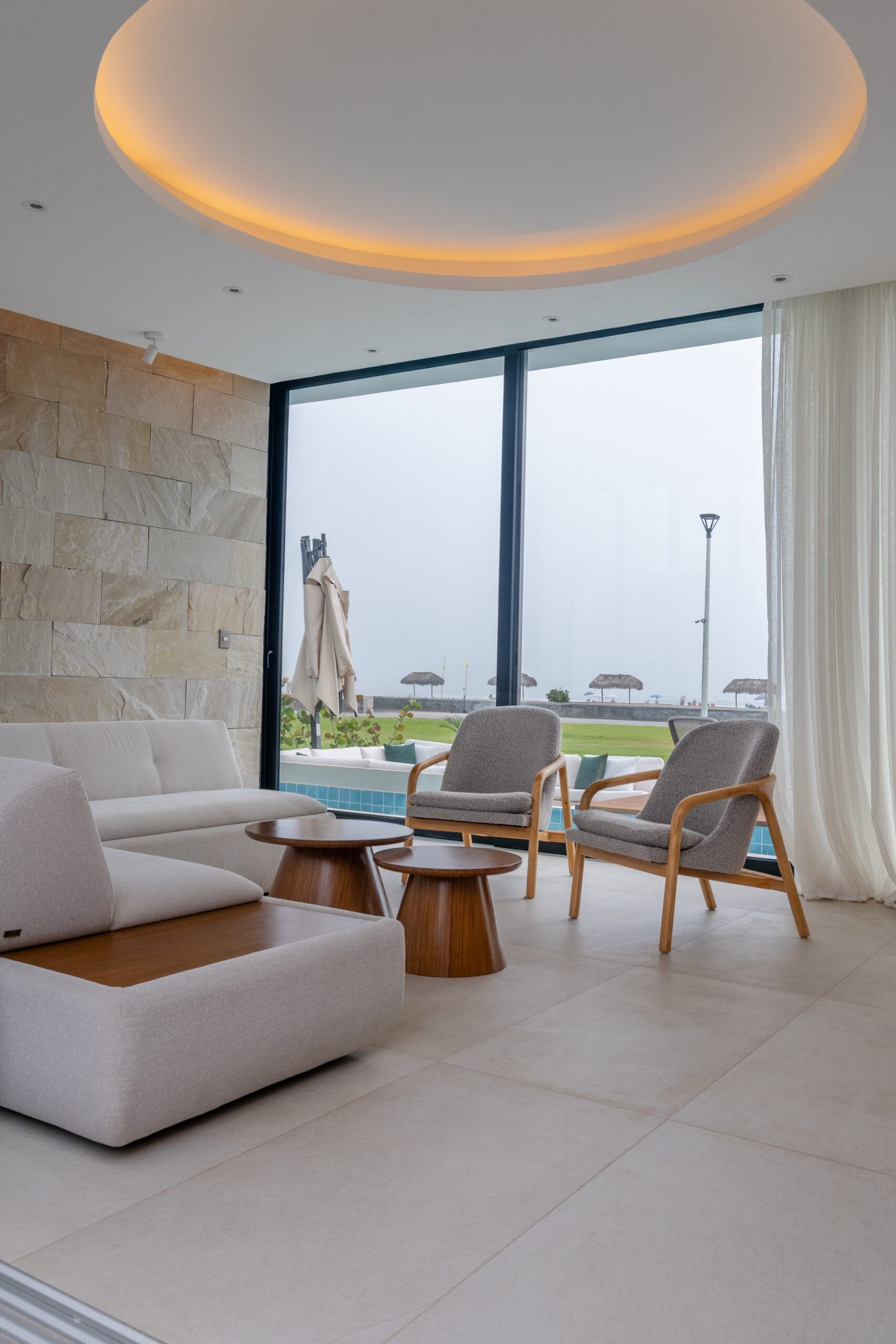 Mamparas Corredizas en PVC- Instaladas en 2025 - Playa Asia