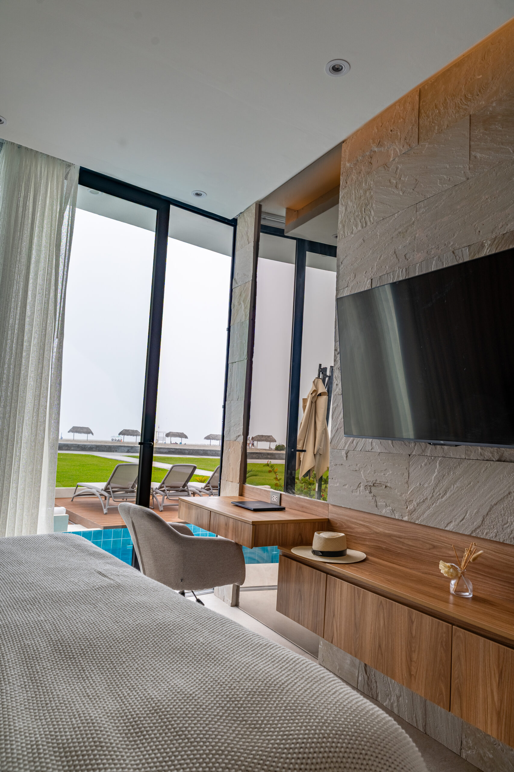 Mamparas Corredizas en PVC - Instaladas en 2025 - Playa Asia