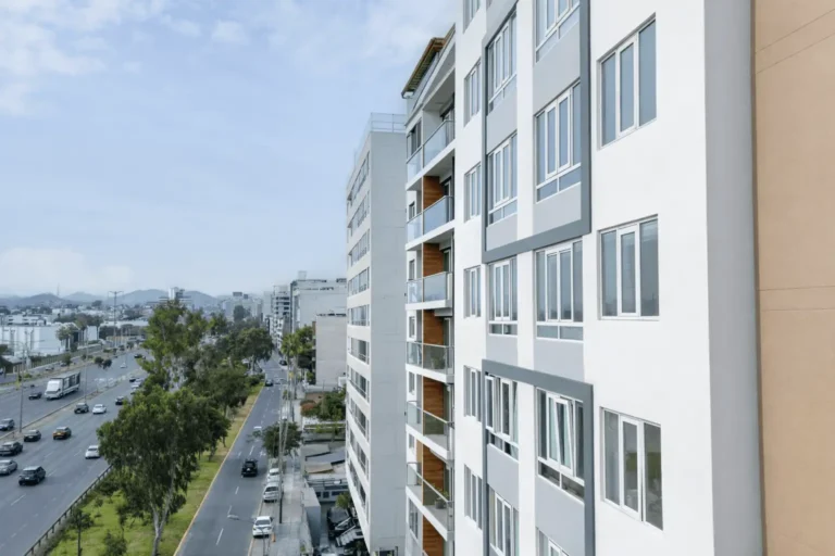 Ventanas acústicas en Lima: cuánto reducen y cuestan